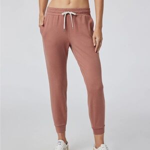 Vuori Women’s joggers size small. Tamarind heather.